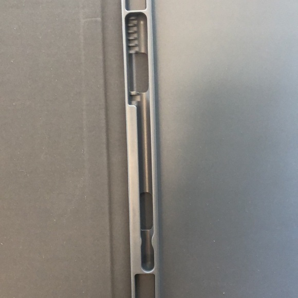 NWT Folio Case with stylist holder. For 10.2 in iPad & 10.5 in iPad Air - Picture 6 of 12